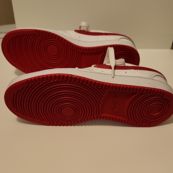 Nike White and Red Women's Sneakers - Picture 4 of 6